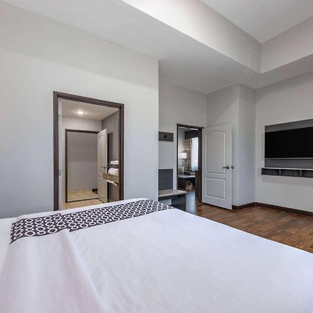 La Quinta By Wyndham Allen At The Village Ngoại thất bức ảnh