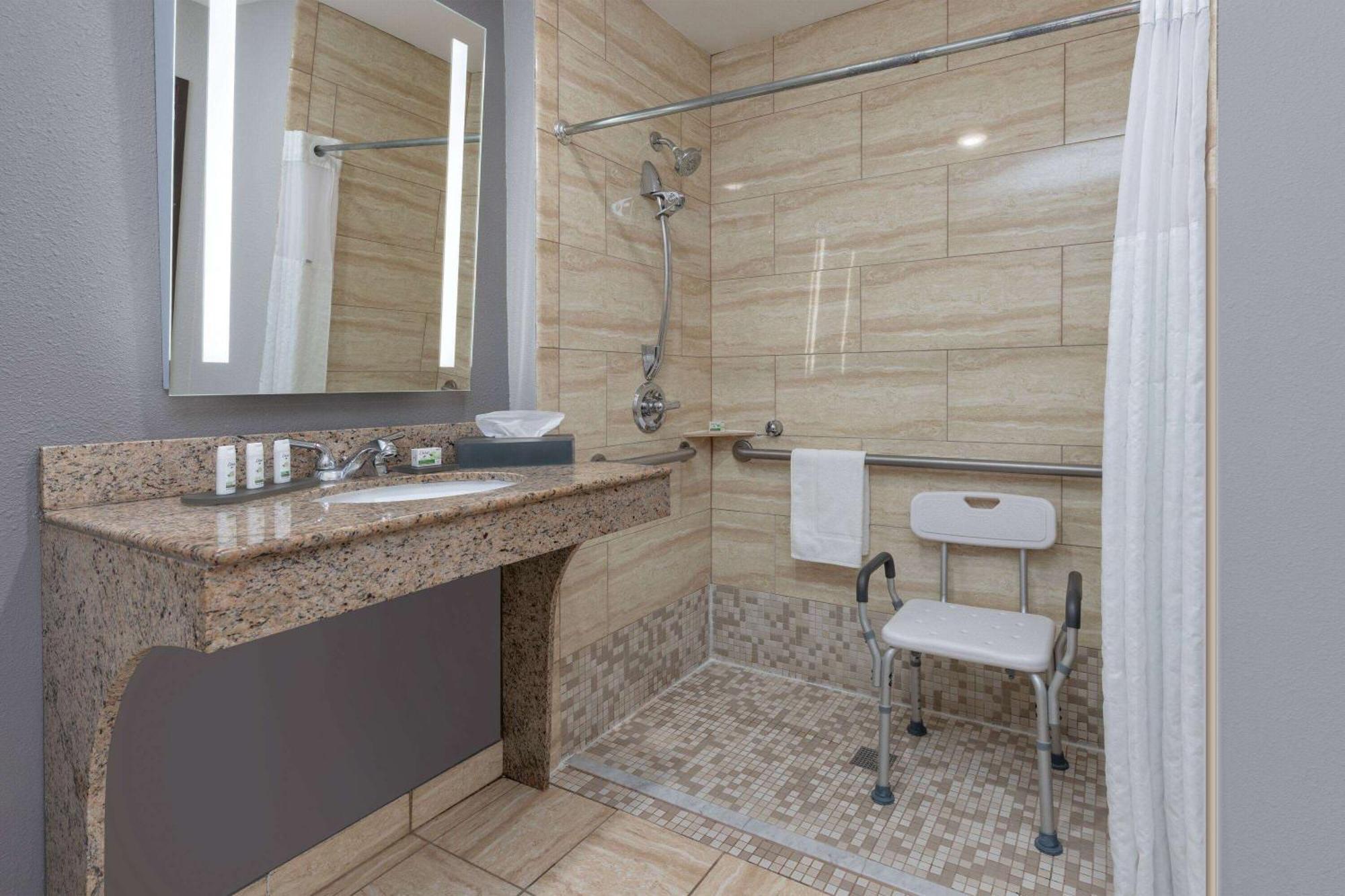 La Quinta By Wyndham Allen At The Village Ngoại thất bức ảnh